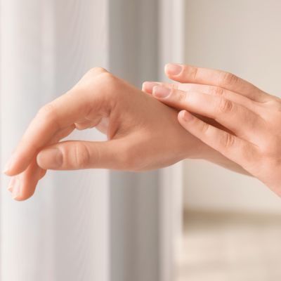 tratamiento de hidratación de manos en bilbao