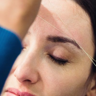 depilación de cejas con hilo en bilbao